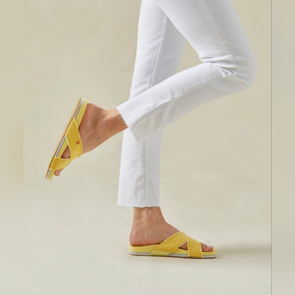 Vionic Shoes - NWT Vionic Yellow Beach Sandals Size 9